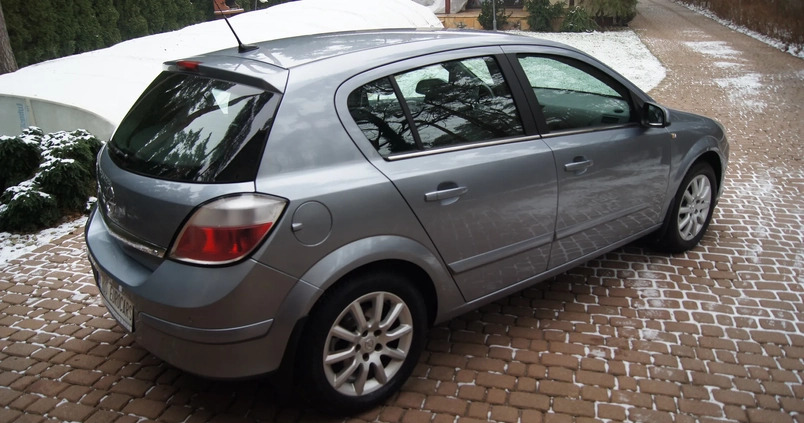Opel Astra cena 15900 przebieg: 175700, rok produkcji 2005 z Góra Kalwaria małe 277
